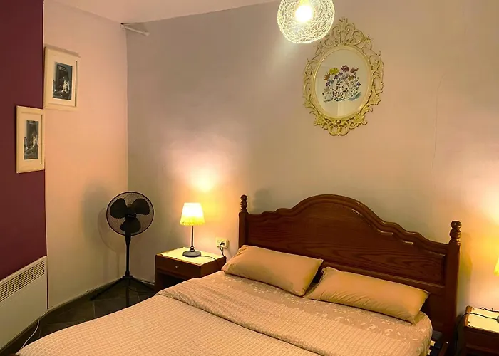 3 Bedroom Next To Airport & La Sagrada Familia Metro And Fc Barcelona Stadium