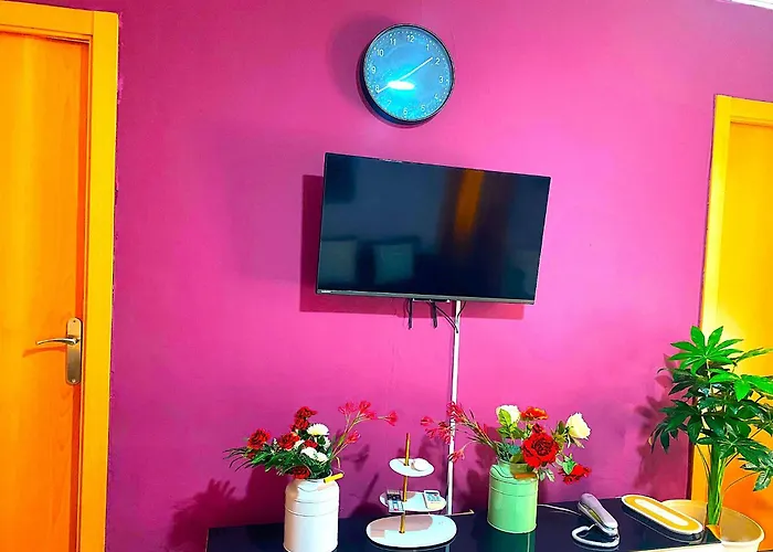 3 Bedroom Next To Airport & La Sagrada Familia Metro And Fc Barcelona Stadium