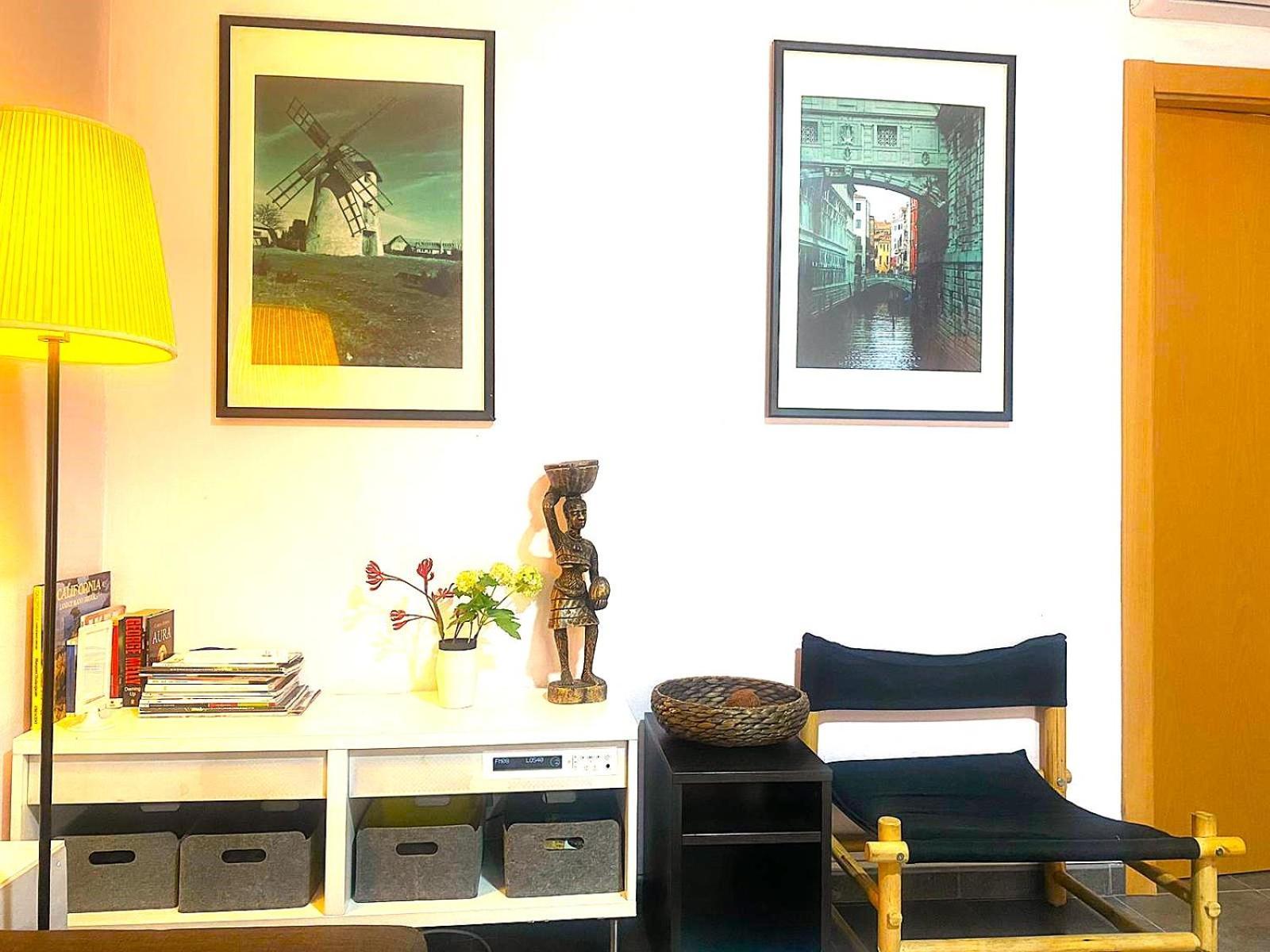 Apartment 3 Bedroom Next To Airport & La Sagrada Familia Metro And Fc Barcelona Stadium *