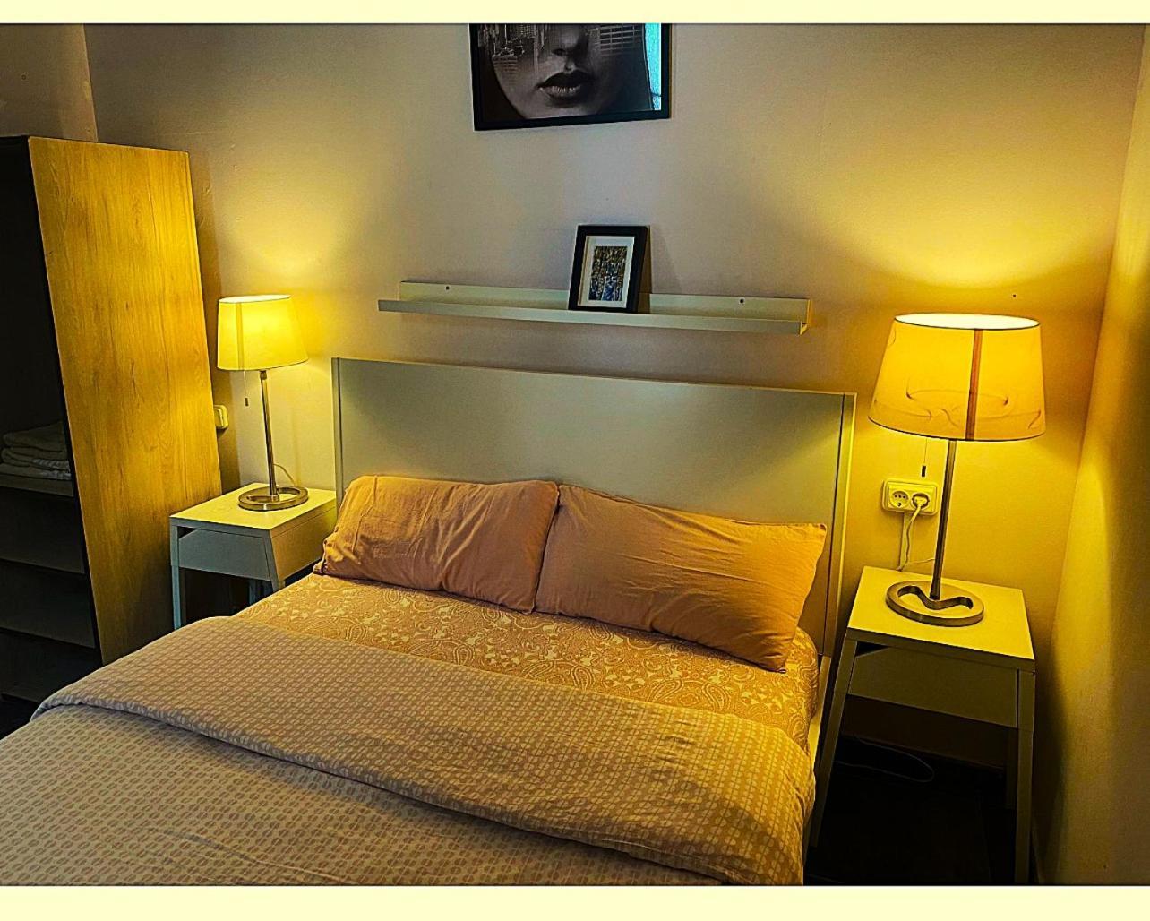 3 Bedroom Next To Airport & La Sagrada Familia Metro And Fc Barcelona Stadium *