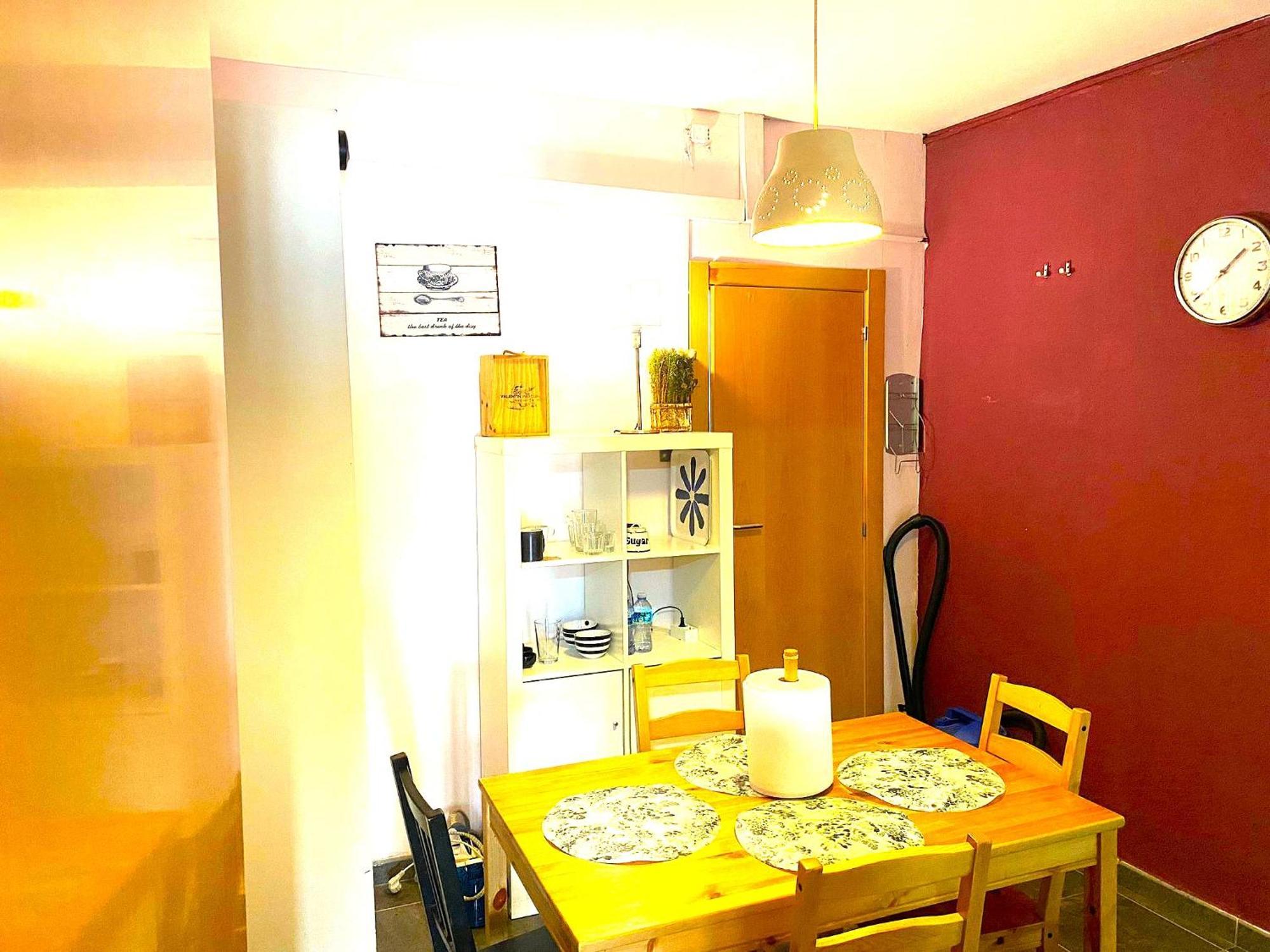 3 Bedroom Next To Airport & La Sagrada Familia Metro And Fc Barcelona Stadium Apartment L’Hospitalet de Llobregat