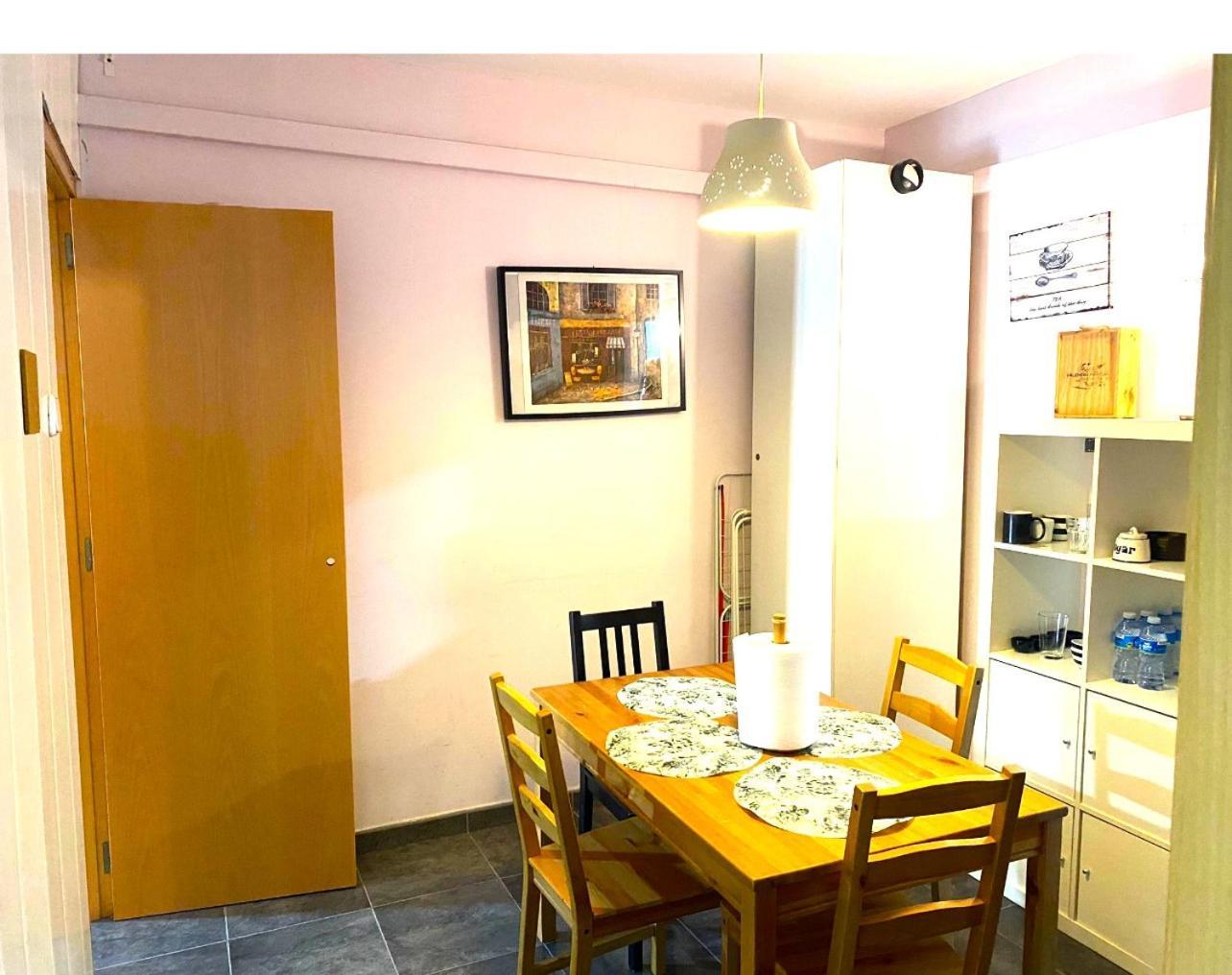 Apartment 3 Bedroom Next To Airport & La Sagrada Familia Metro And Fc Barcelona Stadium *