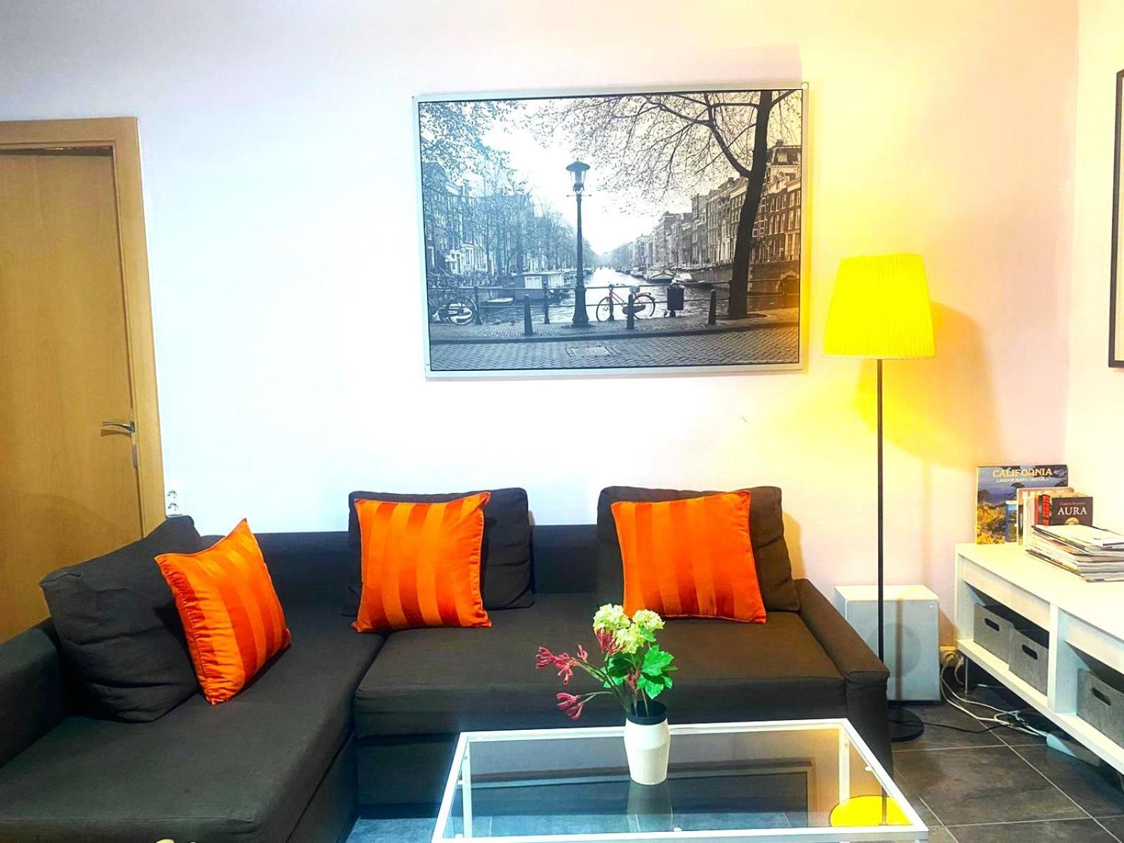 Apartment 3 Bedroom Next To Airport & La Sagrada Familia Metro And Fc Barcelona Stadium L’Hospitalet de Llobregat